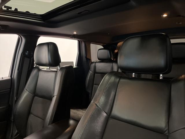 Photo of 2021 Diamond Black Crystal Pearlcoat Jeep Grand Cherokee