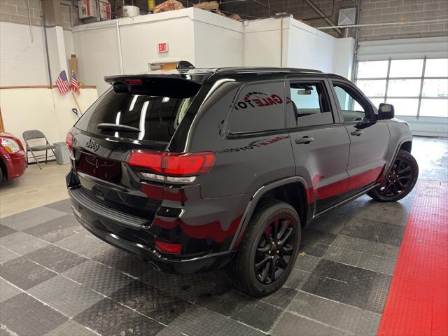 Photo of 2021 Diamond Black Crystal Pearlcoat Jeep Grand Cherokee