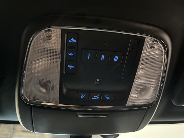Photo of 2021 Diamond Black Crystal Pearlcoat Jeep Grand Cherokee