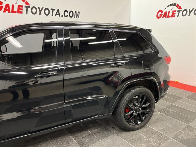 Photo of 2021 Diamond Black Crystal Pearlcoat Jeep Grand Cherokee