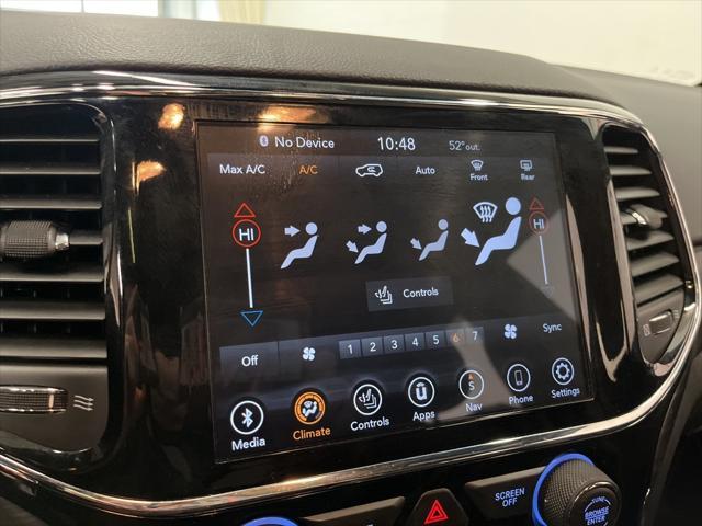 Photo of 2021 Diamond Black Crystal Pearlcoat Jeep Grand Cherokee