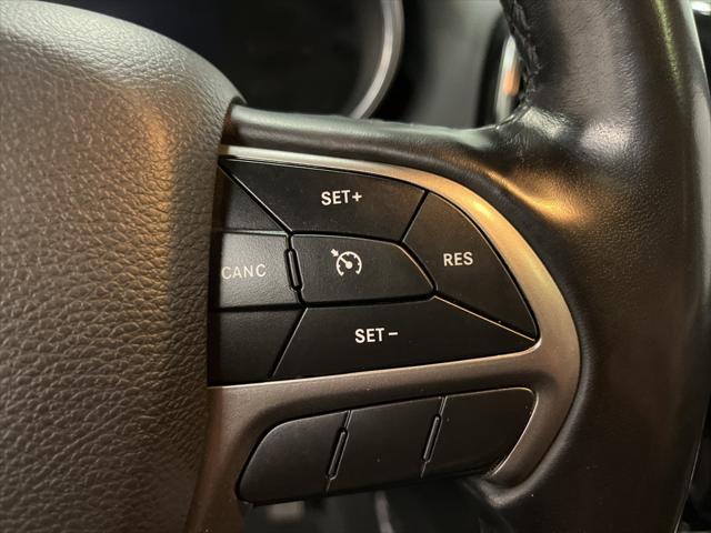 Photo of 2021 Diamond Black Crystal Pearlcoat Jeep Grand Cherokee