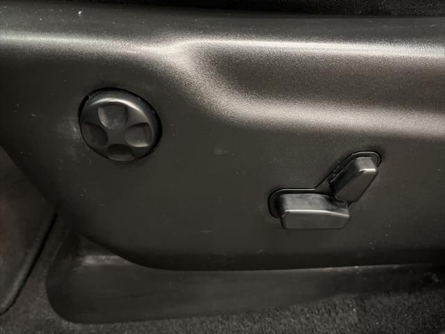 Photo of 2021 Diamond Black Crystal Pearlcoat Jeep Grand Cherokee