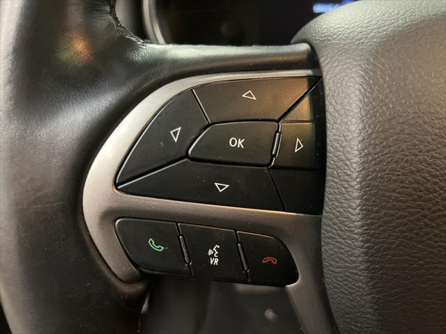 Photo of 2021 Diamond Black Crystal Pearlcoat Jeep Grand Cherokee