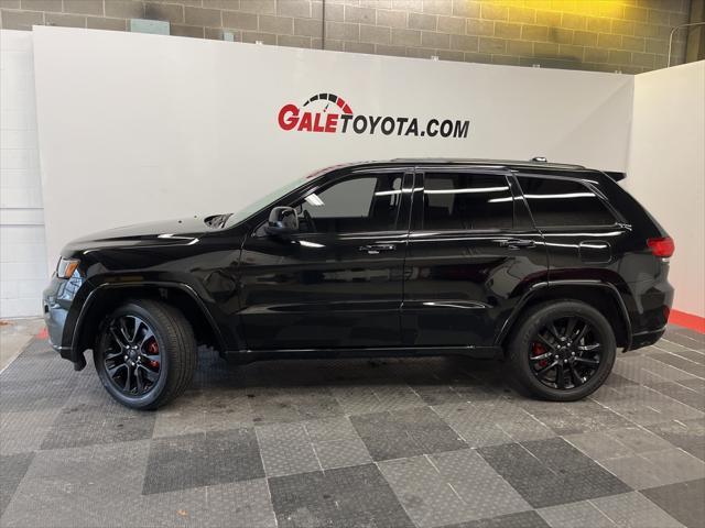 Photo of 2021 Diamond Black Crystal Pearlcoat Jeep Grand Cherokee