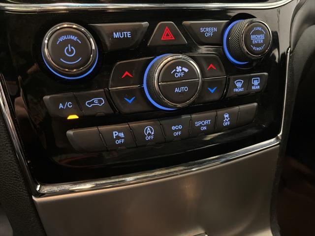 Photo of 2021 Diamond Black Crystal Pearlcoat Jeep Grand Cherokee
