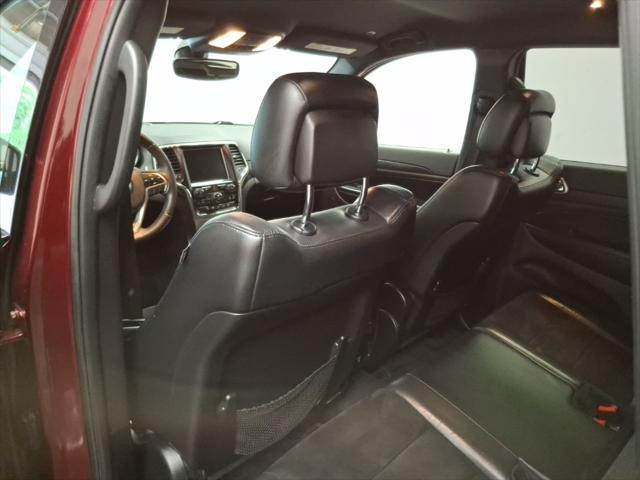 Photo of 2017 Velvet Red Pearlcoat Jeep Grand Cherokee