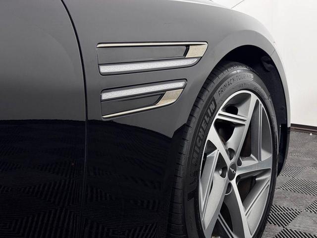 Photo of 2024 Vik Black Genesis G80