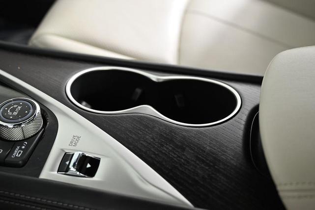Photo of 2022 Majestic White INFINITI Q50