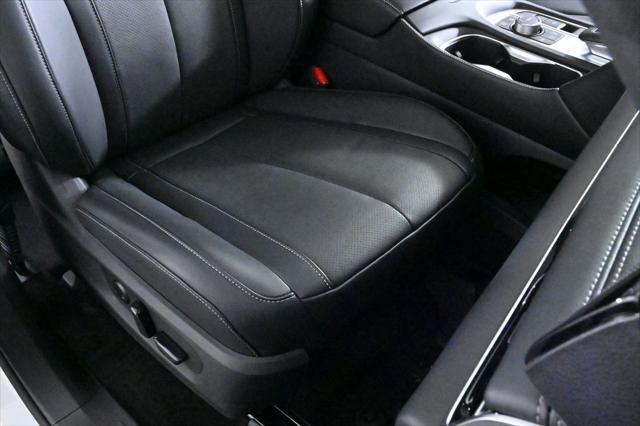 Photo of 2025 Glacier White INFINITI QX60