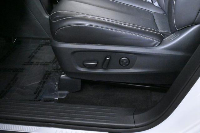 Photo of 2025 Glacier White INFINITI QX60