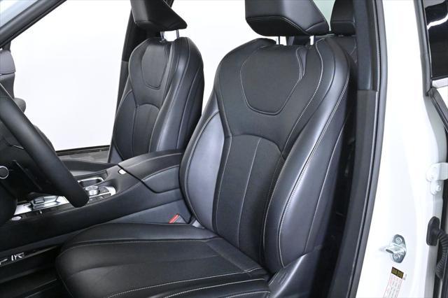 Photo of 2025 Glacier White INFINITI QX60