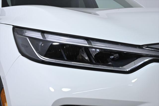 Photo of 2025 Glacier White INFINITI QX60