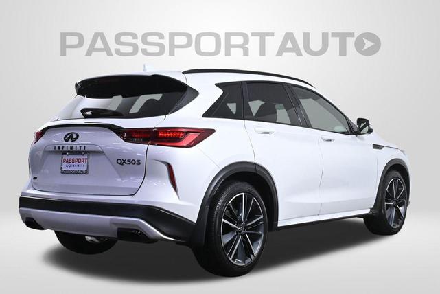 Photo of 2024 Radiant White INFINITI QX50