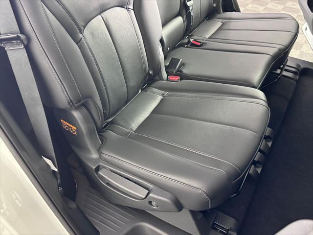 Photo of 2025 Majestic White INFINITI QX60