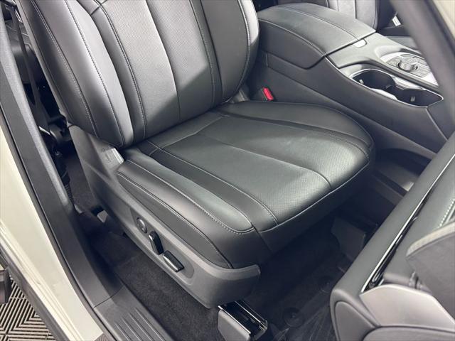 Photo of 2025 Majestic White INFINITI QX60