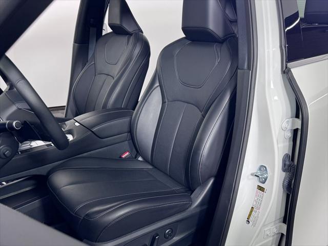 Photo of 2025 Majestic White INFINITI QX60