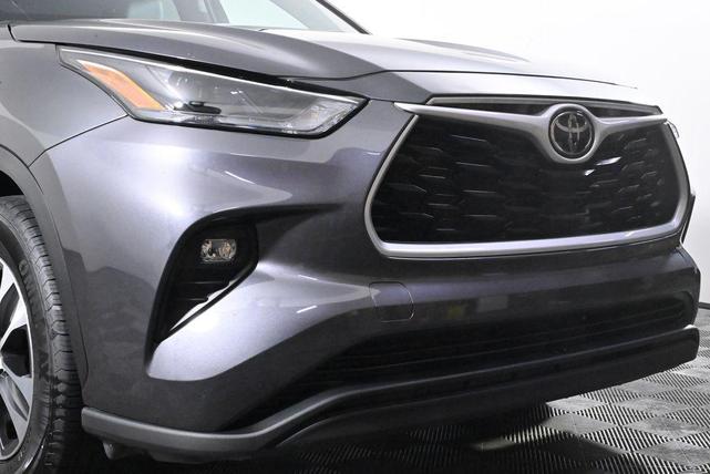 Photo of 2022 Magnetic Gray Metallic Toyota Highlander