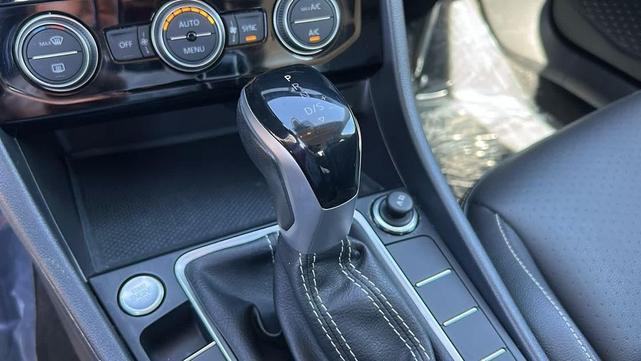 Photo of 2024 Rising Blue Metallic Volkswagen Jetta