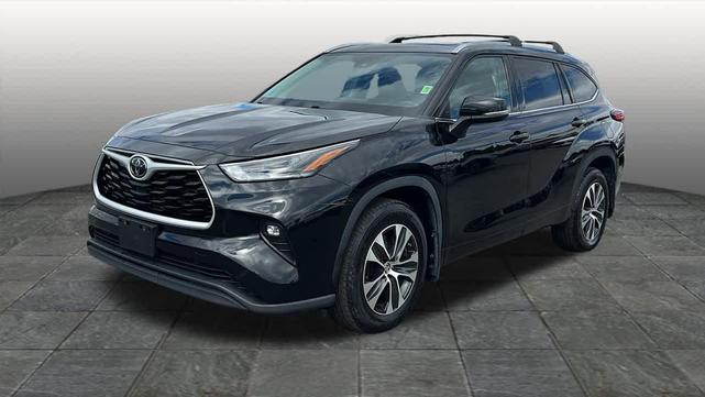 Photo of 2021 Midnight Black Metallic Toyota Highlander