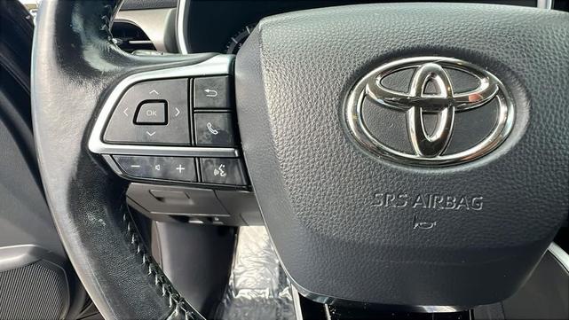Photo of 2021 Midnight Black Metallic Toyota Highlander