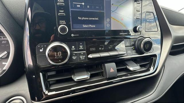Photo of 2021 Midnight Black Metallic Toyota Highlander