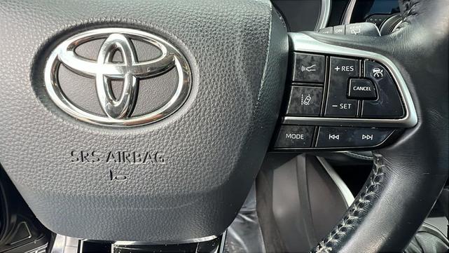 Photo of 2021 Midnight Black Metallic Toyota Highlander