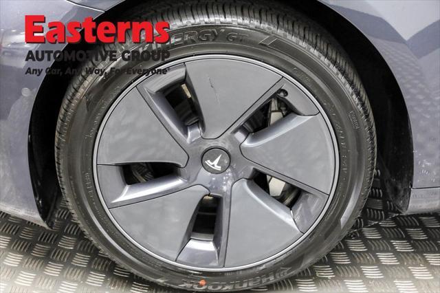 Photo of 2022 Gray Tesla Model 3