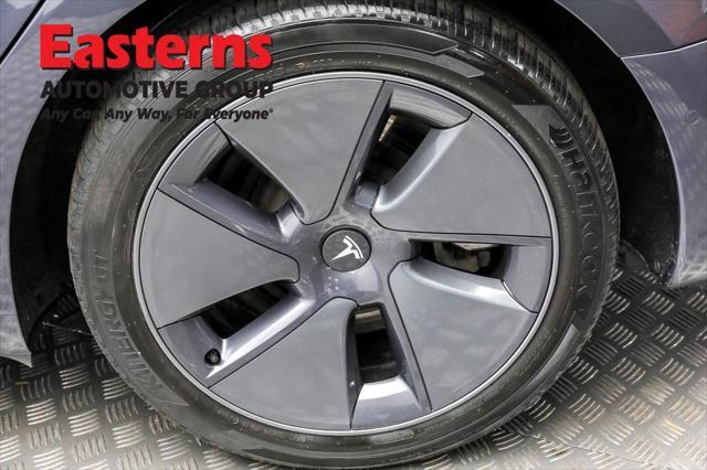 Photo of 2022 Gray Tesla Model 3