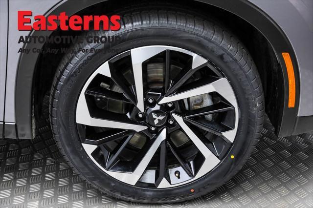 Photo of 2023 Mercury Gray Metallic Mitsubishi Outlander PHEV