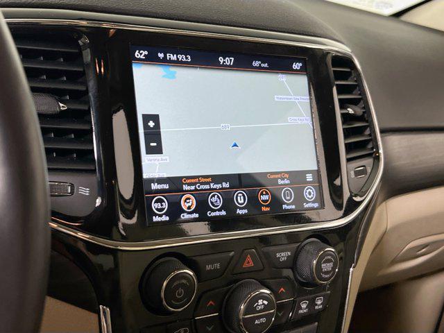 Photo of 2022 Diamond Black Crystal Pearlcoat Jeep Grand Cherokee