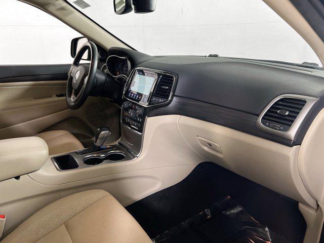 Photo of 2022 Diamond Black Crystal Pearlcoat Jeep Grand Cherokee