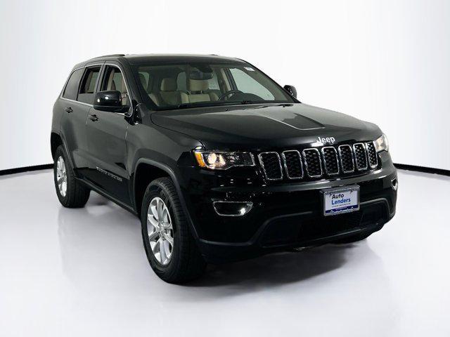 Photo of 2022 Diamond Black Crystal Pearlcoat Jeep Grand Cherokee