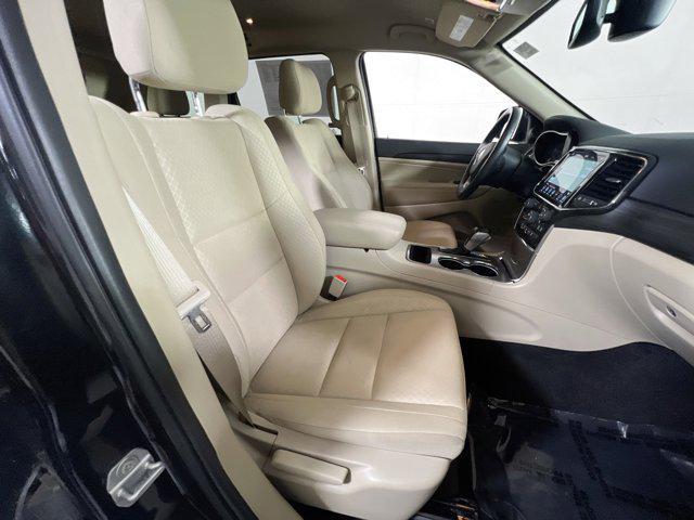 Photo of 2022 Diamond Black Crystal Pearlcoat Jeep Grand Cherokee