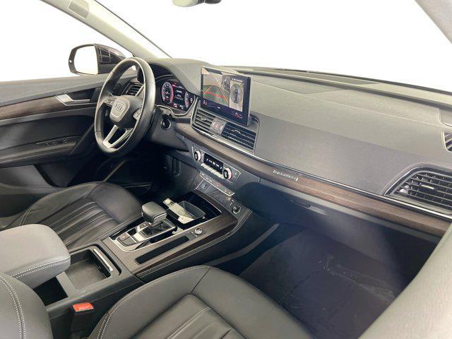 Photo of 2022 Mythos Black Metallic Audi Q5