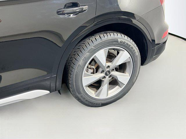 Photo of 2022 Mythos Black Metallic Audi Q5