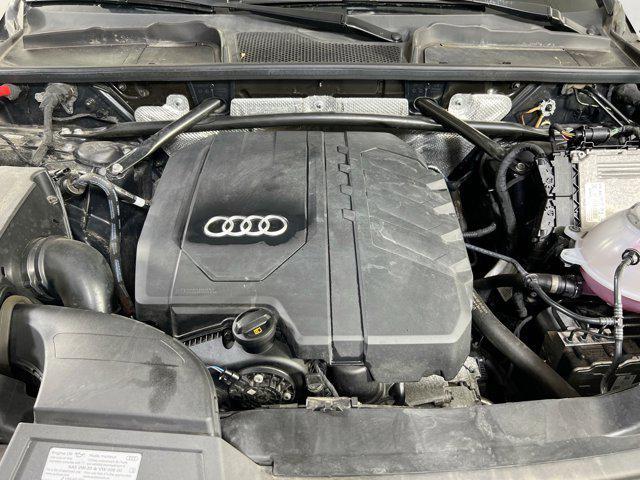 Photo of 2022 Mythos Black Metallic Audi Q5