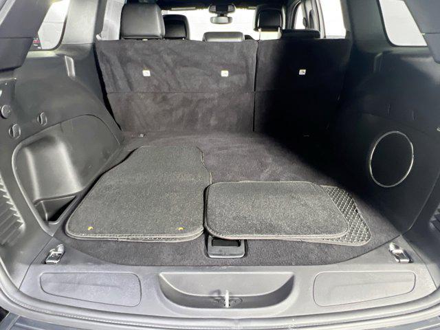 Photo of 2022 Diamond Black Crystal Pearlcoat Jeep Grand Cherokee