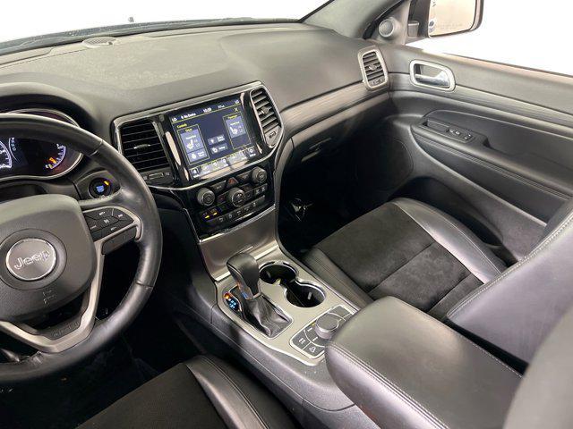 Photo of 2022 Diamond Black Crystal Pearlcoat Jeep Grand Cherokee