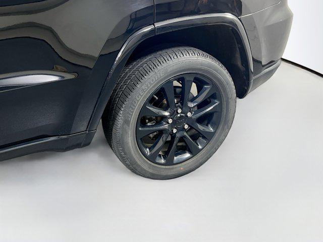 Photo of 2022 Diamond Black Crystal Pearlcoat Jeep Grand Cherokee