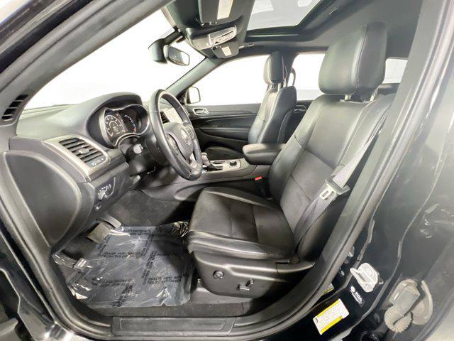 Photo of 2022 Diamond Black Crystal Pearlcoat Jeep Grand Cherokee