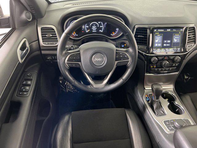 Photo of 2022 Diamond Black Crystal Pearlcoat Jeep Grand Cherokee