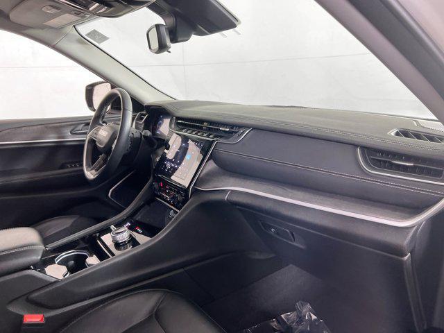 Photo of 2021 Bright White Clearcoat Jeep Grand Cherokee L