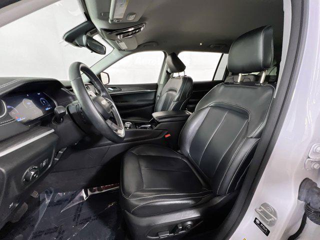 Photo of 2021 Bright White Clearcoat Jeep Grand Cherokee L