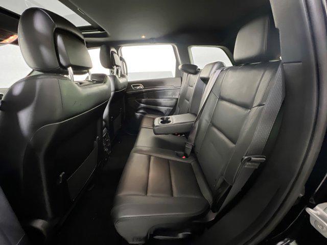 Photo of 2022 Diamond Black Crystal Pearlcoat Jeep Grand Cherokee