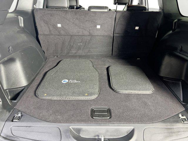 Photo of 2022 Diamond Black Crystal Pearlcoat Jeep Grand Cherokee