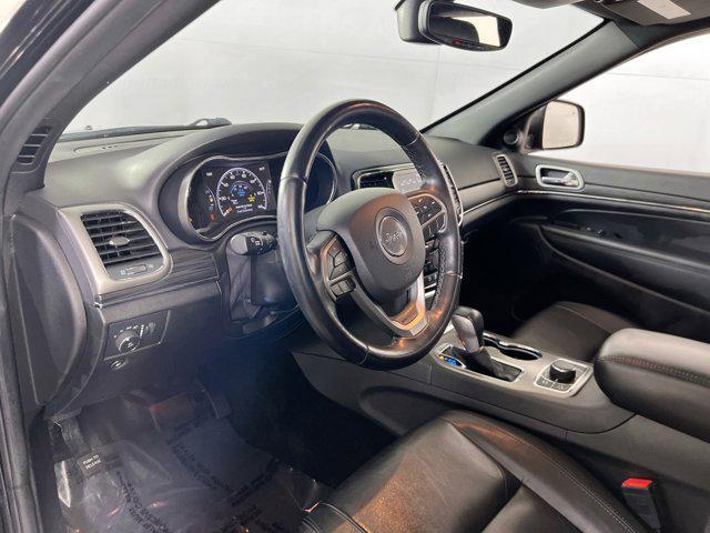 Photo of 2022 Diamond Black Crystal Pearlcoat Jeep Grand Cherokee