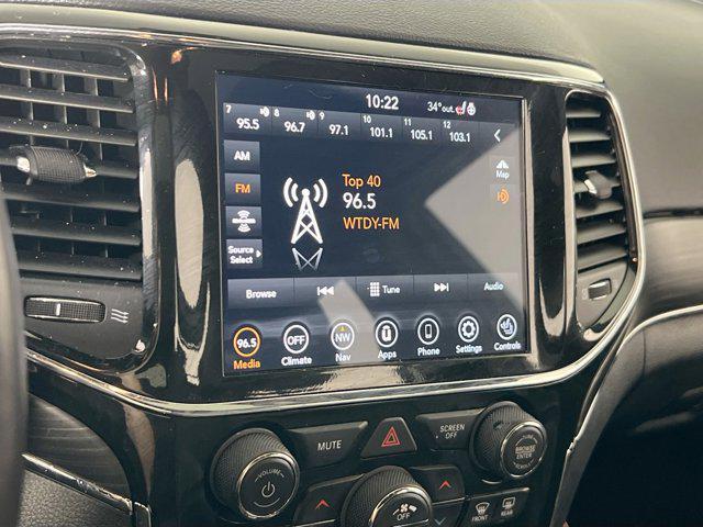 Photo of 2022 Diamond Black Crystal Pearlcoat Jeep Grand Cherokee