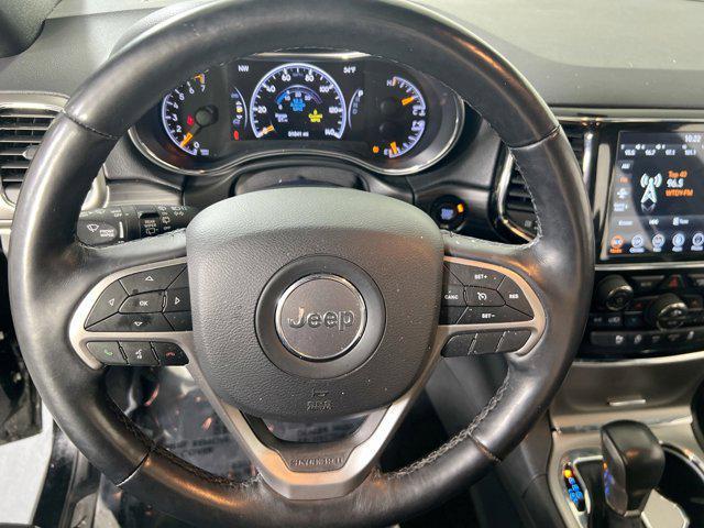 Photo of 2022 Diamond Black Crystal Pearlcoat Jeep Grand Cherokee