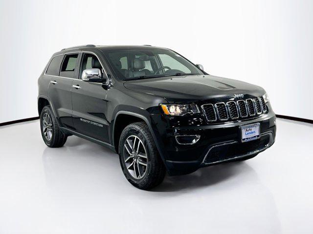 Photo of 2022 Diamond Black Crystal Pearlcoat Jeep Grand Cherokee